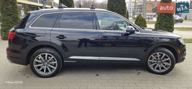 Позашляховик / Кросовер Audi Q7 2017 в Ужгороді