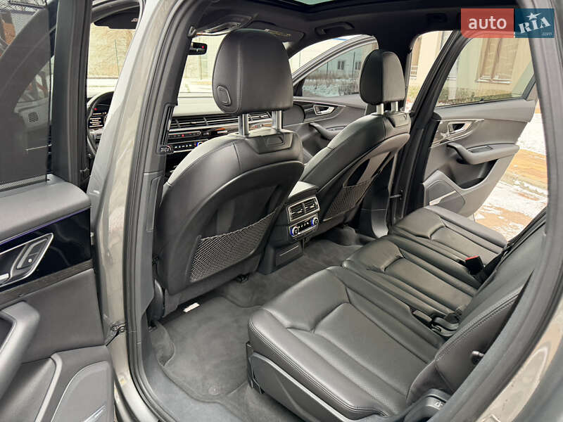 Внедорожник / Кроссовер Audi Q7 2016 в Киеве