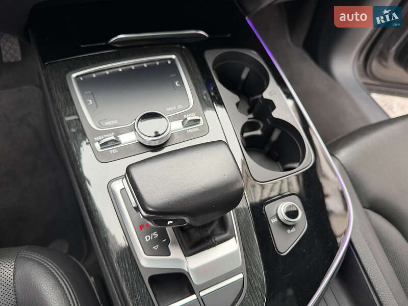 Внедорожник / Кроссовер Audi Q7 2016 в Киеве