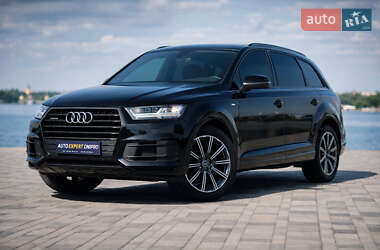 Позашляховик / Кросовер Audi Q7 2017 в Дніпрі