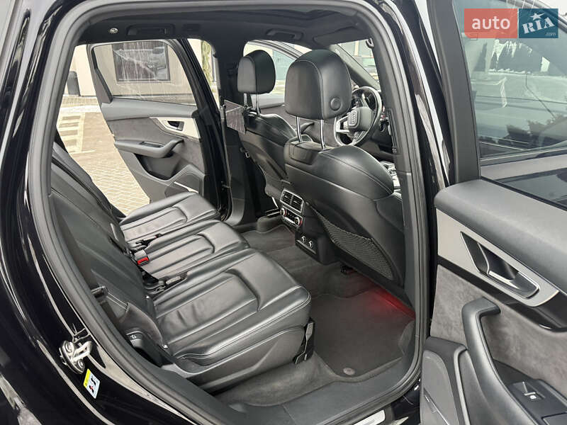 Позашляховик / Кросовер Audi Q7 2018 в Рівному