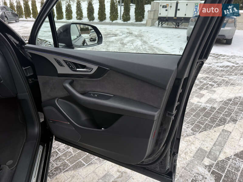 Позашляховик / Кросовер Audi Q7 2018 в Рівному