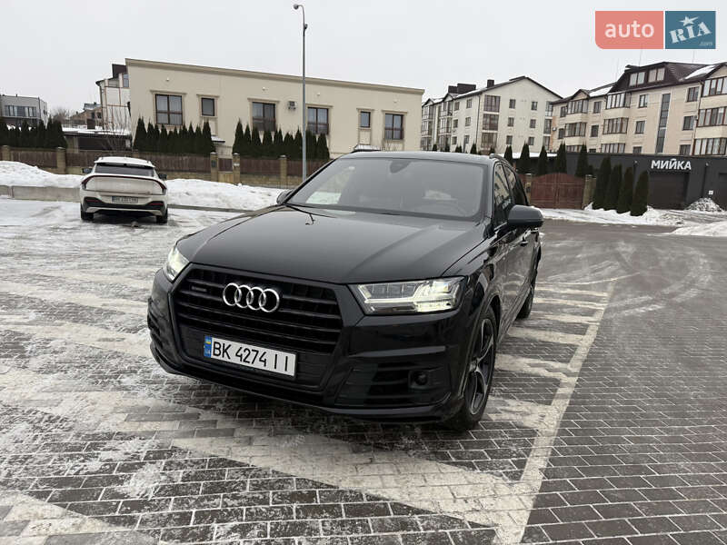 Позашляховик / Кросовер Audi Q7 2018 в Рівному