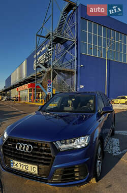 Внедорожник / Кроссовер Audi Q7 2017 в Ровно