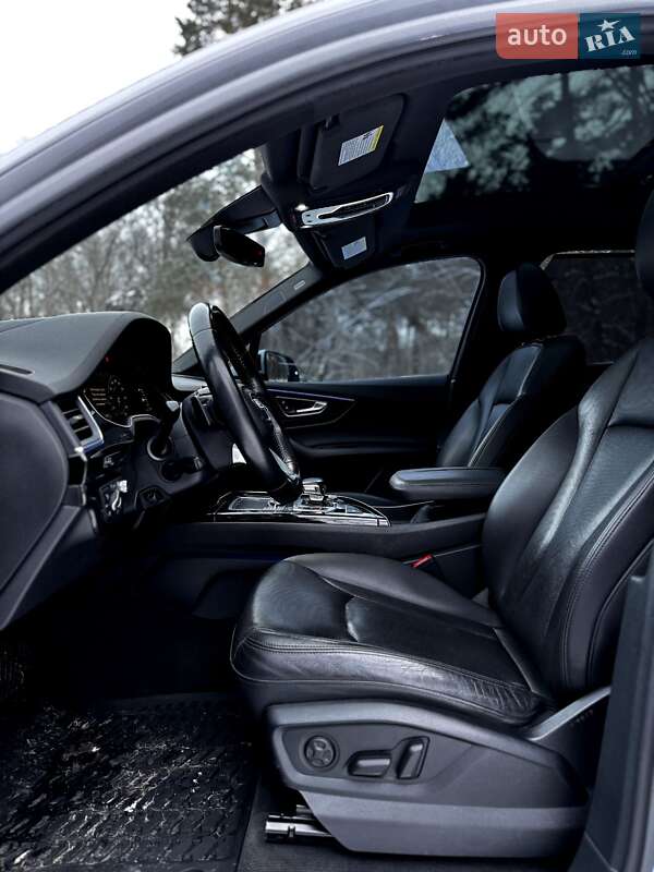 Внедорожник / Кроссовер Audi Q7 2017 в Барышевке