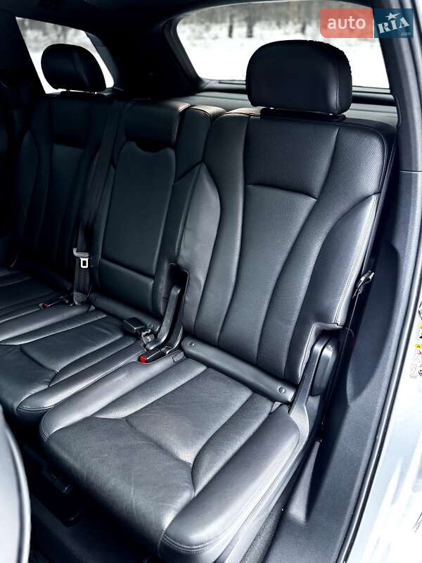 Внедорожник / Кроссовер Audi Q7 2017 в Барышевке