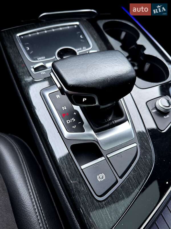 Внедорожник / Кроссовер Audi Q7 2017 в Барышевке