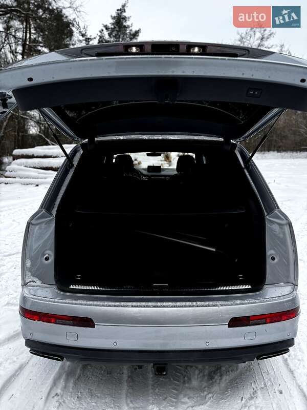 Внедорожник / Кроссовер Audi Q7 2017 в Барышевке