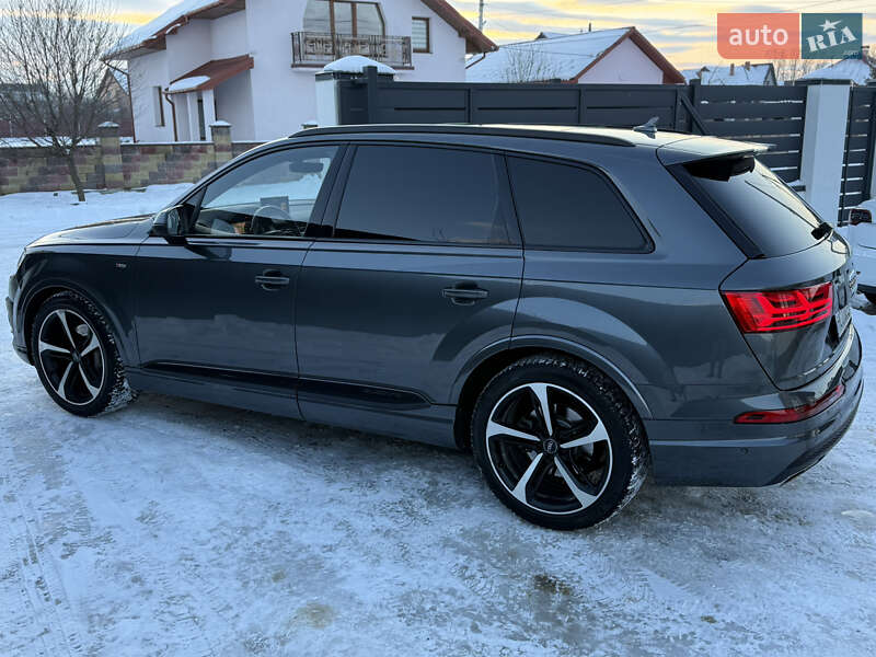 Внедорожник / Кроссовер Audi Q7 2016 в Стрые