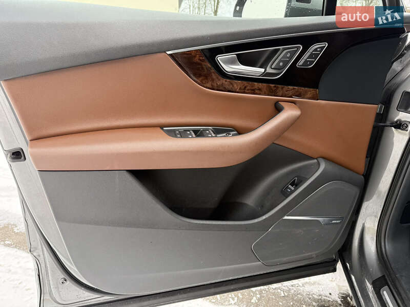 Позашляховик / Кросовер Audi Q7 2017 в Стрию