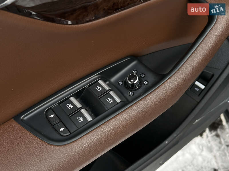 Позашляховик / Кросовер Audi Q7 2017 в Стрию