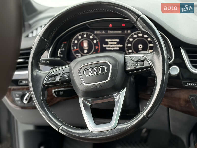 Позашляховик / Кросовер Audi Q7 2017 в Стрию