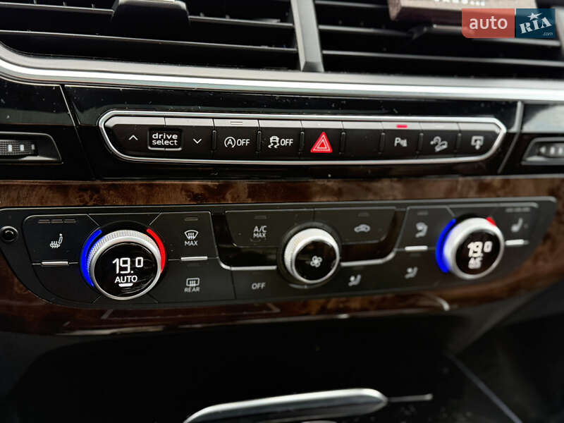 Позашляховик / Кросовер Audi Q7 2017 в Стрию