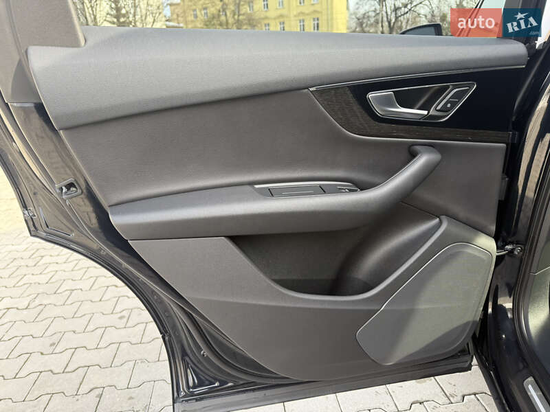 Позашляховик / Кросовер Audi Q7 2017 в Львові