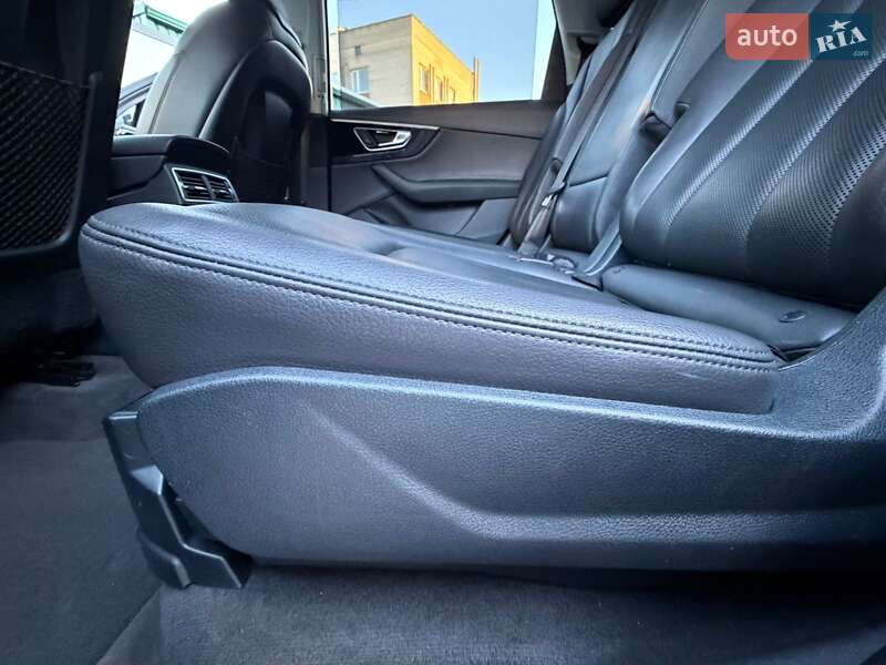 Внедорожник / Кроссовер Audi Q7 2017 в Ровно