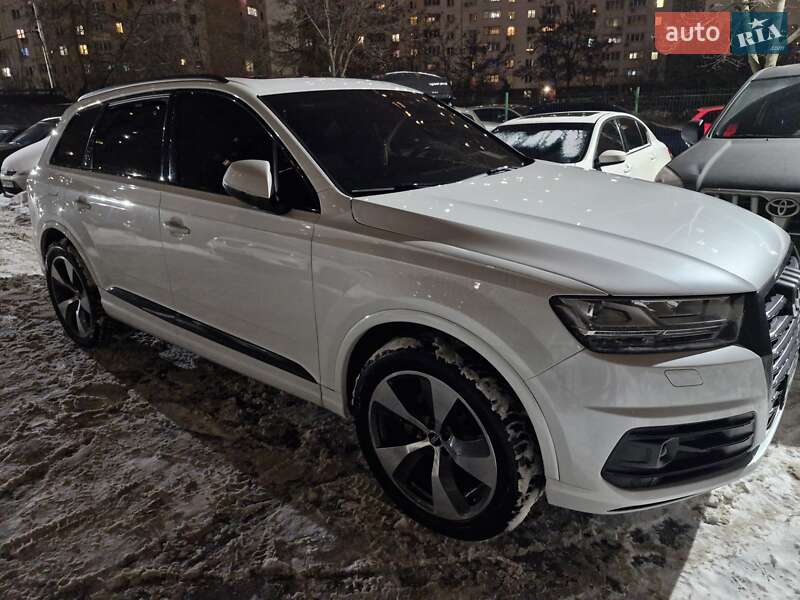 Внедорожник / Кроссовер Audi Q7 2017 в Киеве