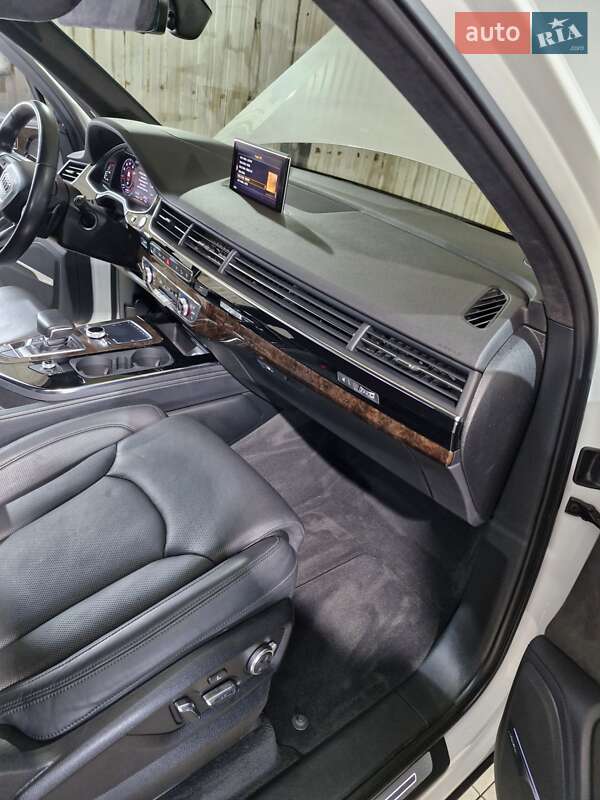 Внедорожник / Кроссовер Audi Q7 2017 в Киеве
