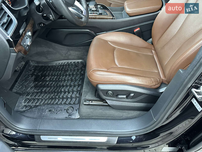 Внедорожник / Кроссовер Audi Q7 2017 в Дубно