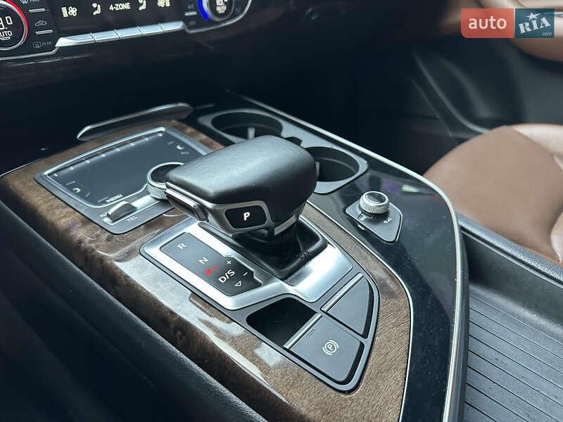 Внедорожник / Кроссовер Audi Q7 2017 в Дубно