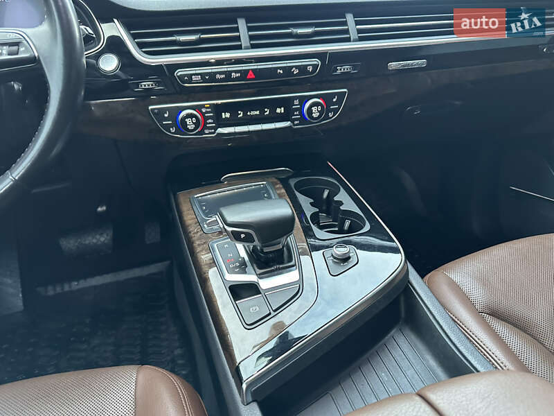 Внедорожник / Кроссовер Audi Q7 2017 в Дубно