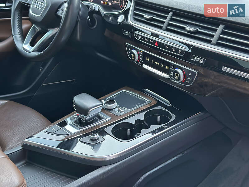 Внедорожник / Кроссовер Audi Q7 2017 в Дубно