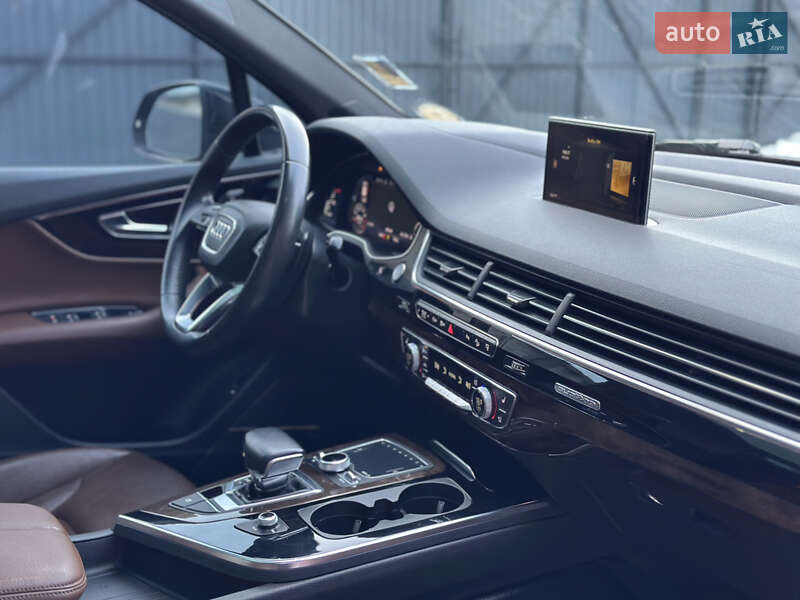 Внедорожник / Кроссовер Audi Q7 2017 в Дубно