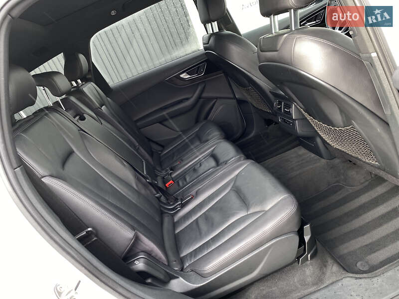 Внедорожник / Кроссовер Audi Q7 2016 в Луцке