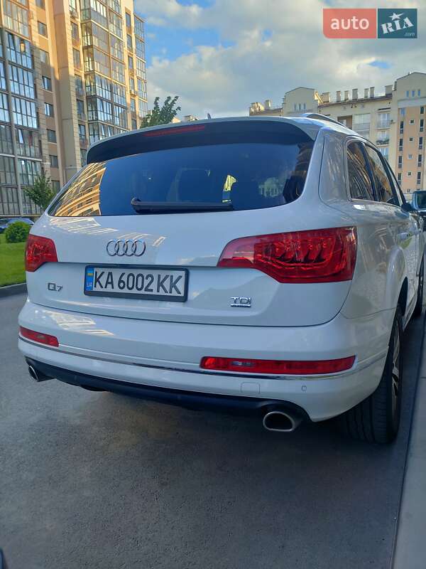 Позашляховик / Кросовер Audi Q7 2015 в Києві