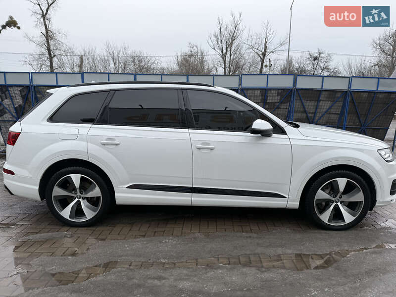Позашляховик / Кросовер Audi Q7 2016 в Полтаві