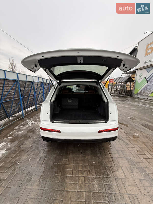 Позашляховик / Кросовер Audi Q7 2016 в Полтаві