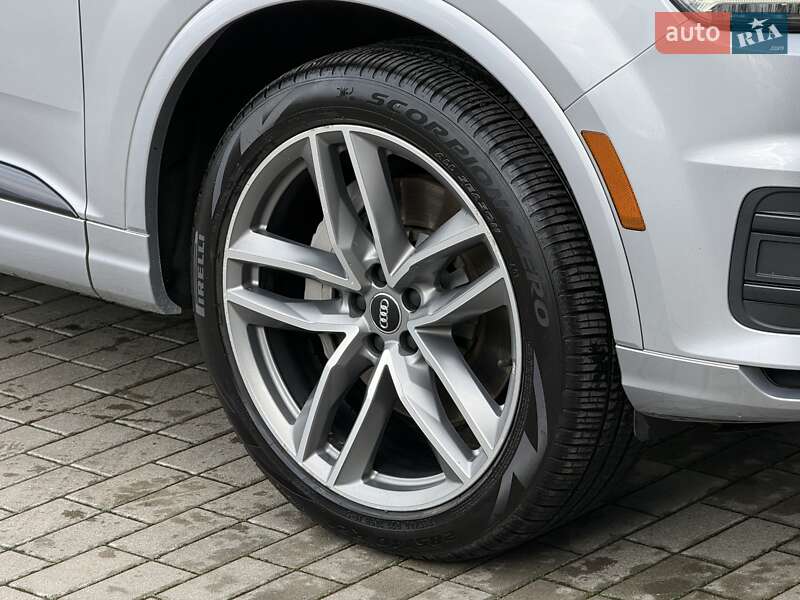 Внедорожник / Кроссовер Audi Q7 2017 в Мукачево