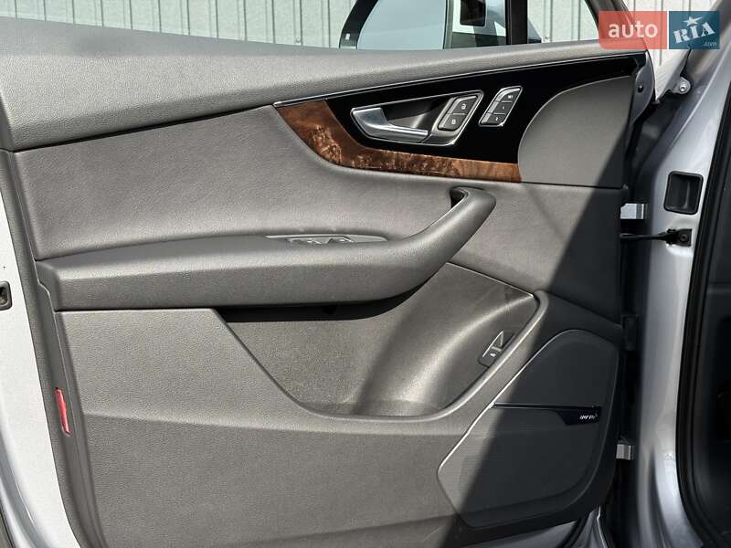 Внедорожник / Кроссовер Audi Q7 2017 в Мукачево