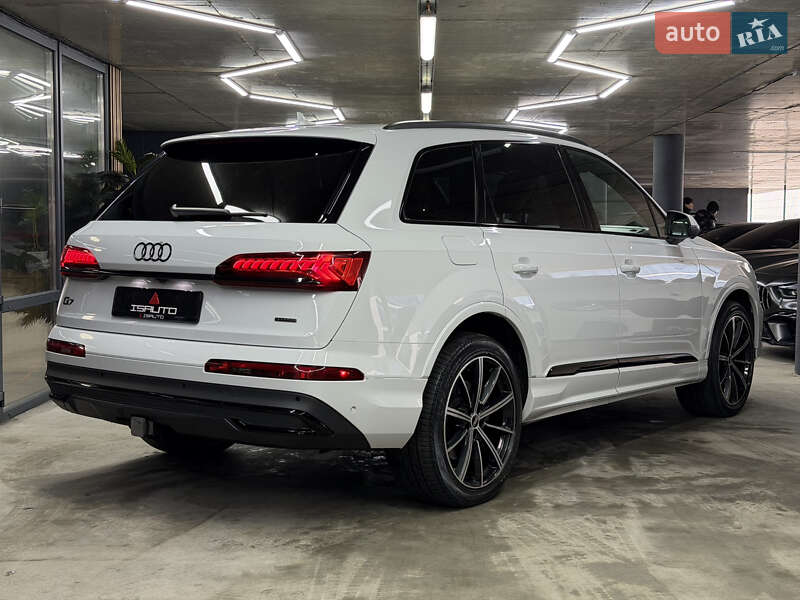 Позашляховик / Кросовер Audi Q7 2021 в Одесі фото 15 Позашляховик / Кросовер Audi Q7 2021 в Одесі