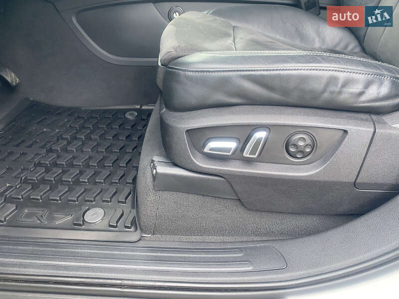 Позашляховик / Кросовер Audi Q7 2015 в Мукачевому