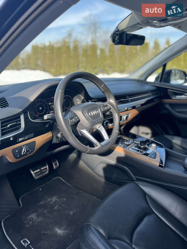 Позашляховик / Кросовер Audi Q7 2016 в Львові