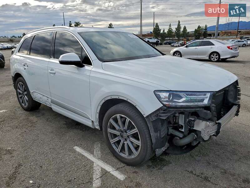 Позашляховик / Кросовер Audi Q7 2017 в Чернівцях