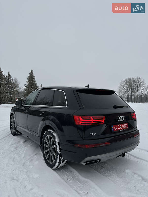 Внедорожник / Кроссовер Audi Q7 2015 в Рожнятове