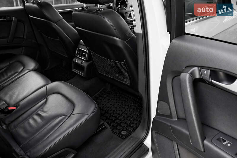 Внедорожник / Кроссовер Audi Q7 2015 в Хусте