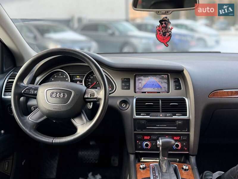 Позашляховик / Кросовер Audi Q7 2014 в Чернівцях