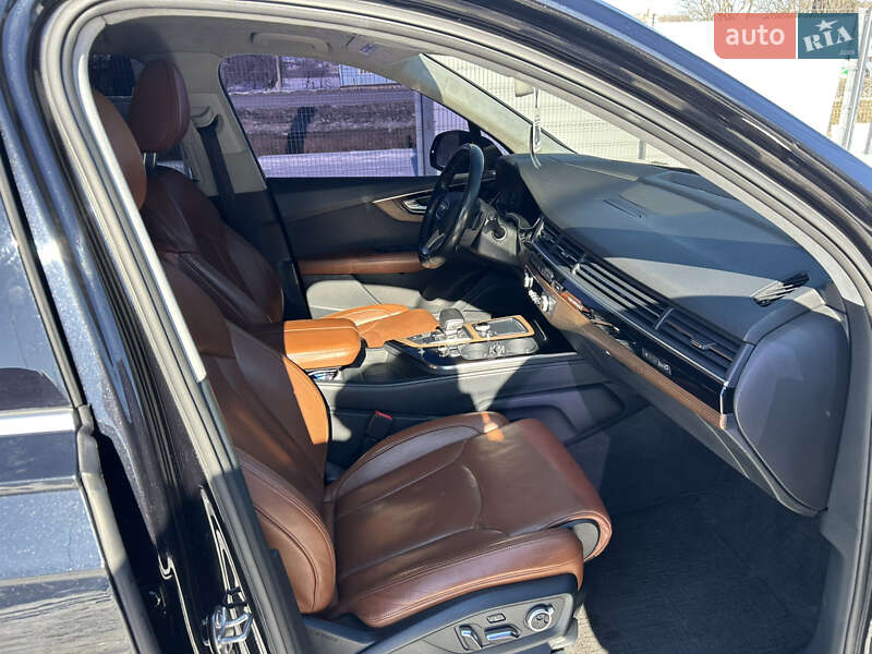 Позашляховик / Кросовер Audi Q7 2016 в Луцьку