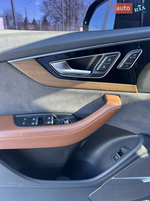 Позашляховик / Кросовер Audi Q7 2016 в Луцьку