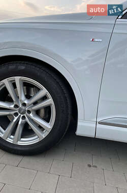 Позашляховик / Кросовер Audi Q7 2015 в Ужгороді