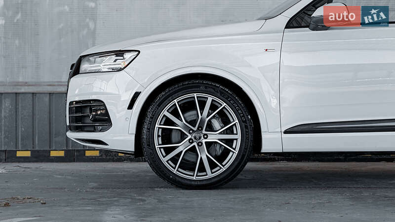 Внедорожник / Кроссовер Audi Q7 2019 в Ровно