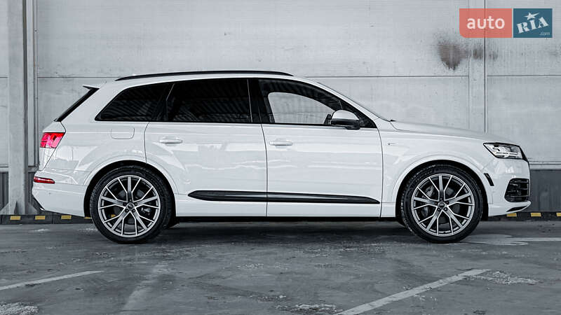 Внедорожник / Кроссовер Audi Q7 2019 в Ровно