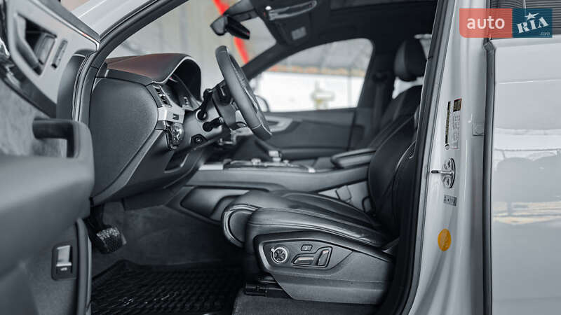 Внедорожник / Кроссовер Audi Q7 2019 в Ровно