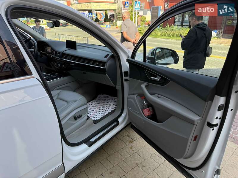 Позашляховик / Кросовер Audi Q7 2018 в Львові