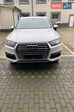Позашляховик / Кросовер Audi Q7 2018 в Ужгороді