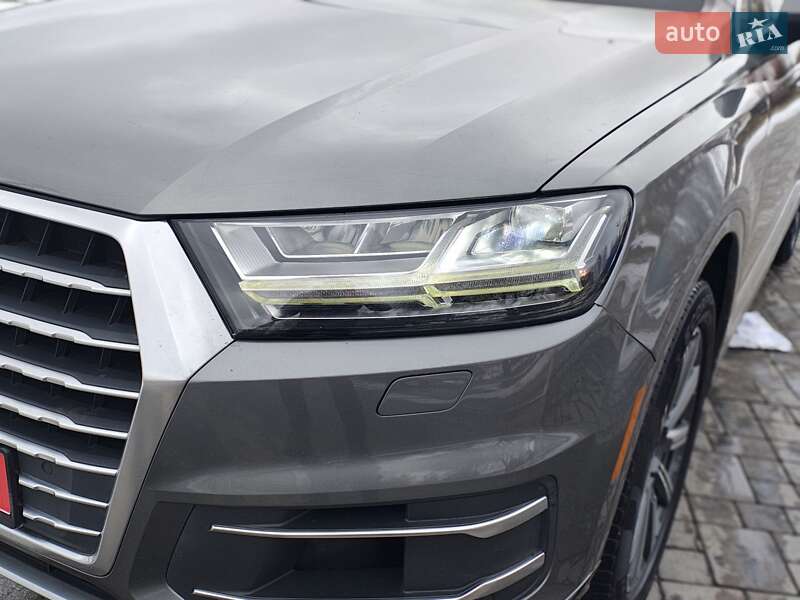 Внедорожник / Кроссовер Audi Q7 2017 в Ровно