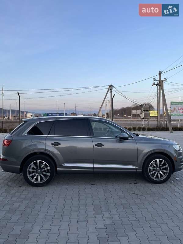 Позашляховик / Кросовер Audi Q7 2016 в Хусті