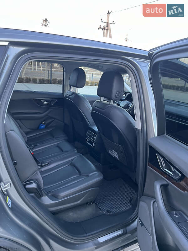 Позашляховик / Кросовер Audi Q7 2016 в Хусті